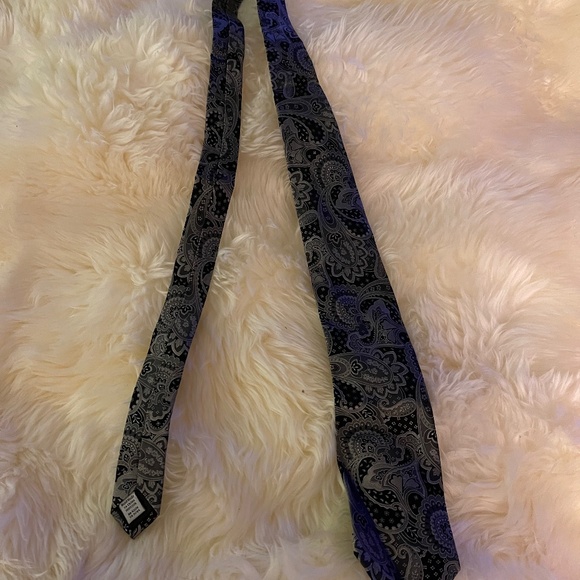 grey paisley tie - Picture 1 of 1